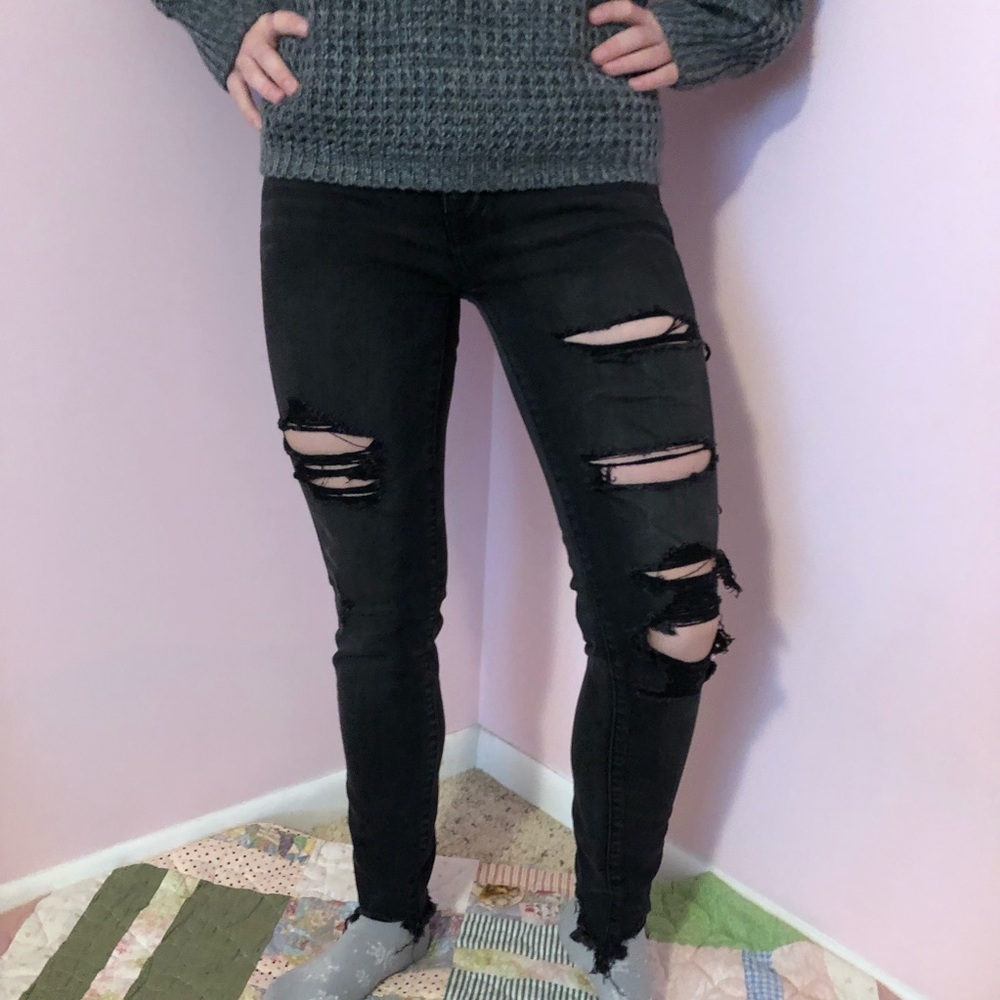 ⭐️3/$15⭐️ American Eagle Women’s Distressed Jeans